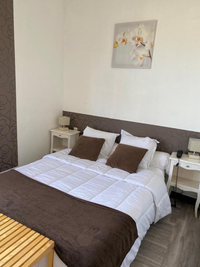 Hotel De Thau Meze Bagian luar foto